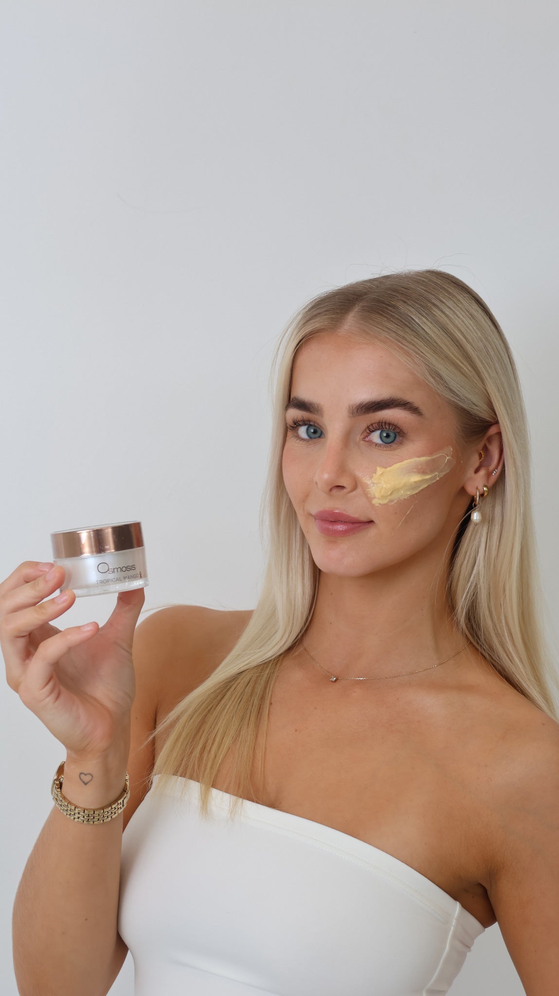 tropical mango mask to repair the skin barrier when treating acne