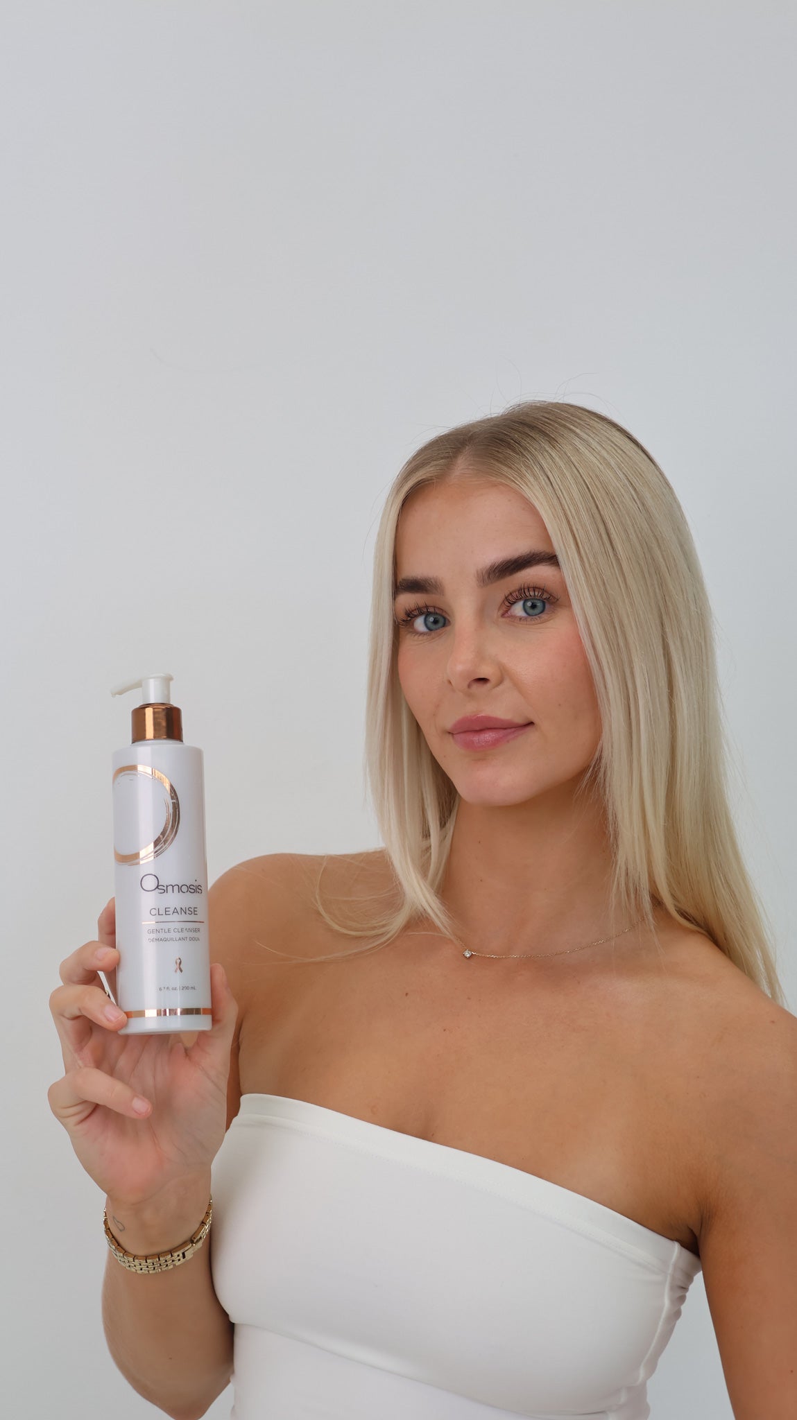 Client receiving a personalised acne facial at The Skin Suite Collective, supporting clearer skin and long-term skin health.
