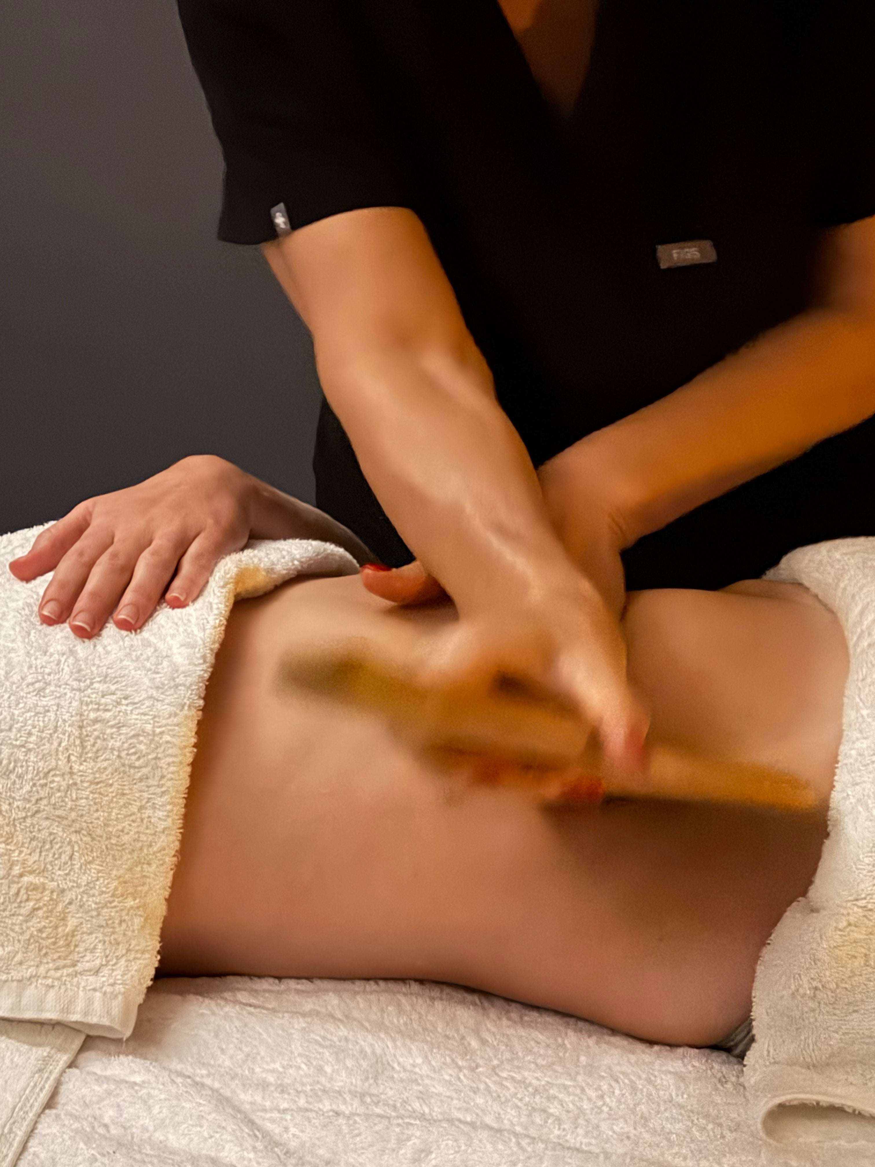 Person receiving a lymphatic massage with a columbian wood therapy to stimulate detoxification and debloat